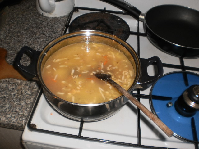 Drožďová polévka se zeleninou a brambory